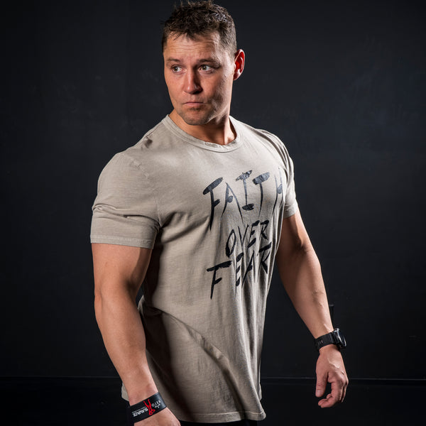 FAITH OVER FEAR GRAPHIC TEE (MEN)