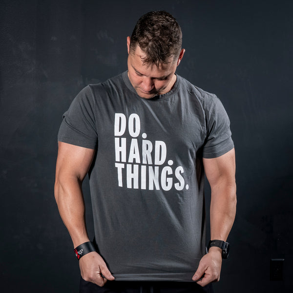 DO HARD THINGS GRAPHIC TEE (MEN)