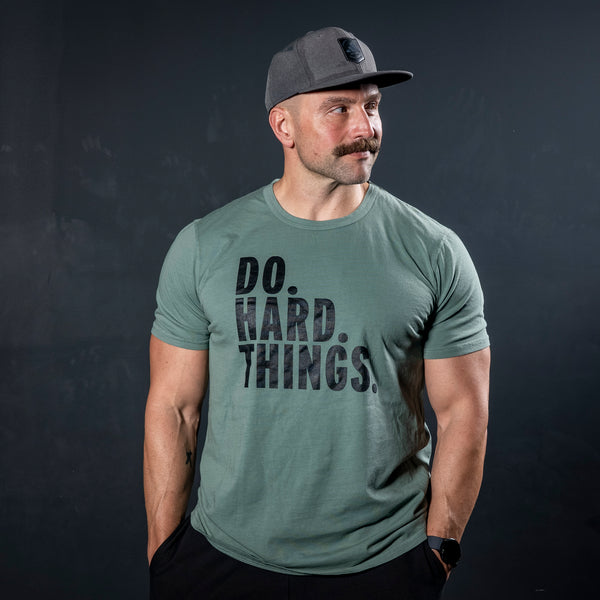 DO HARD THINGS GRAPHIC TEE (MEN)